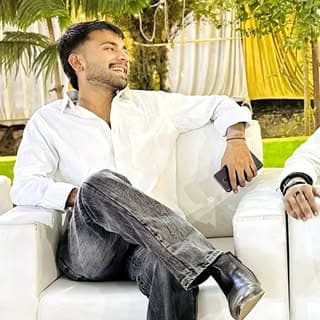 NEETESH YADAV 🤍