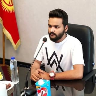 Malik Waquar 🖤