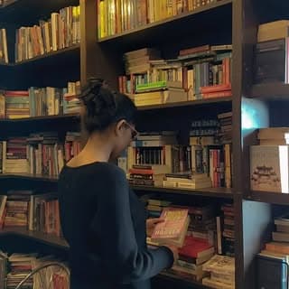 prachi | bookstagrammer 🧿