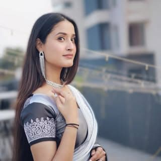 ๐ซ๐.Anjali Singh Parihar