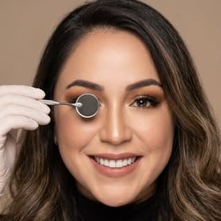 Dra. Hellen Vidalon | Estética Dental & Rehabilitación Oral
