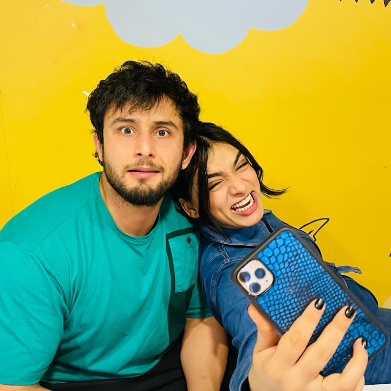 Bee & Lee