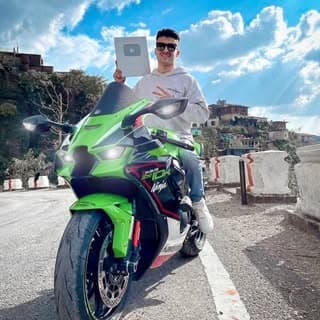 RITESH ⚡