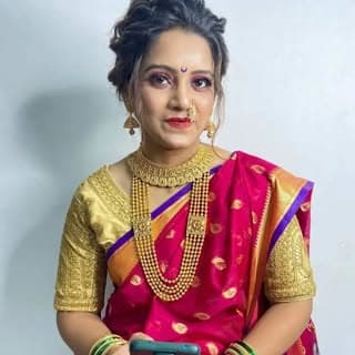 Urmila_Shivalkar_mumbaikar/aariwork artist