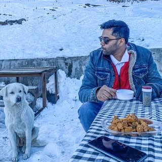 Zeeshan | Travel