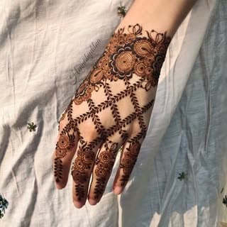 HENNA ARTIST| CALICUT 🇮🇳| DAMMAM🇸🇦
