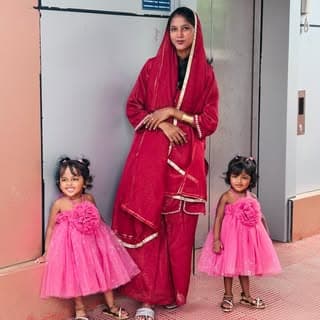 TWIN MOM INFLUENCER