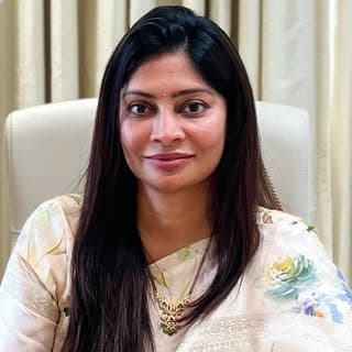 Dr Navya Sakhamuri | MD Dermatologist
