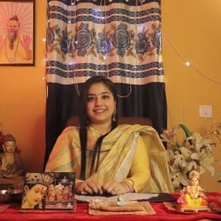 Simran Khurana | Tarot Reader