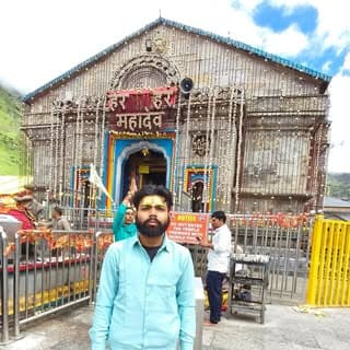 ℝ𝐚जा महᴛᴏ (स्वामी)😎🥂