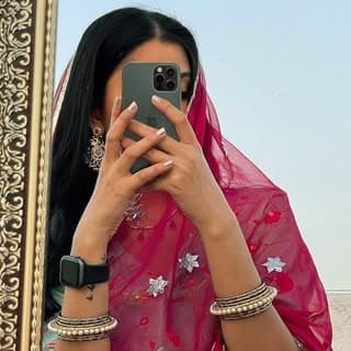 APSHITA RATHORE👑