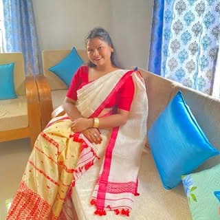Gayatri Neog