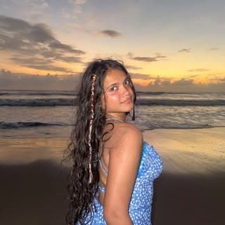 Anushka. 🌻