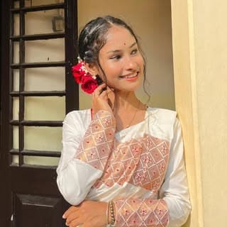 ••• पंखी🌻 •••