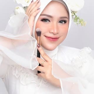 Licha Sastro Professional Makeup Artist