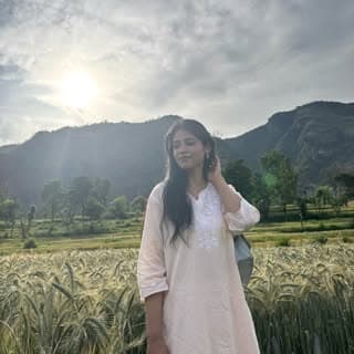 दीपिका ठाकुर
