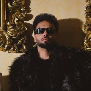 Navaan Sandhu ( ਨਵਾਨ ਸੰਧੂ )