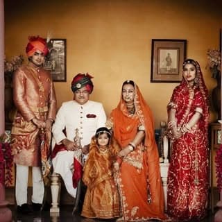 • राज़घराणो'•