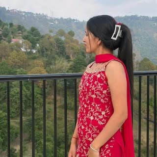 दीया ठाकुर