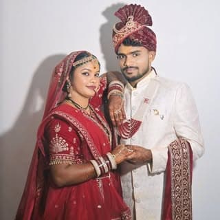 Dimple Arik Dahariya