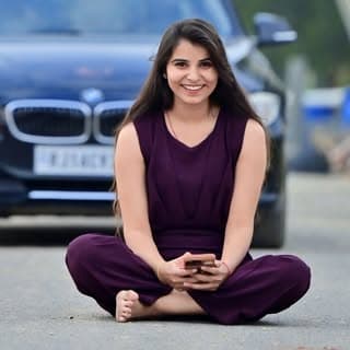 अभिनेत्री khushi choudhary