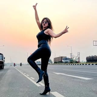 pooja chauhan