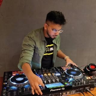 DJ REETIK