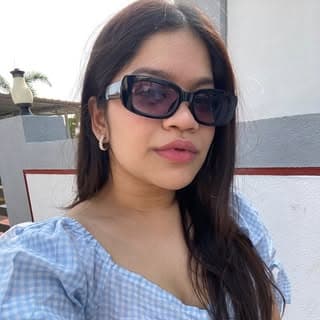 Komal Sharma โจ