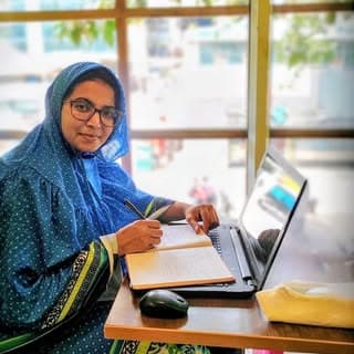 Dt. Zahra Ezzy | Holistic Nutritionist