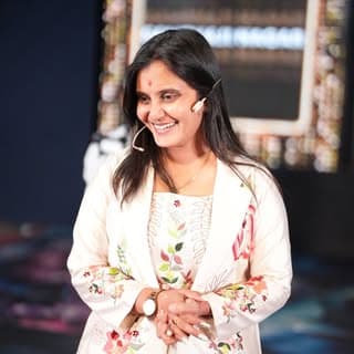 Rajshri More | Indian Makeup & Hairstyle Artist |