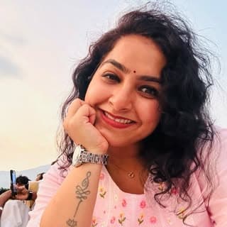 Varsha Lulla | Traditional Yoga & Healing