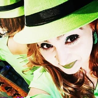 FASHION STYLIST-( ENJI )