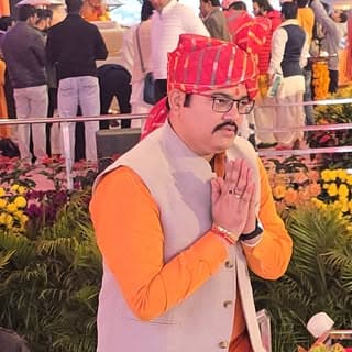 Nishank Tripathi (मोदी का परिवार)