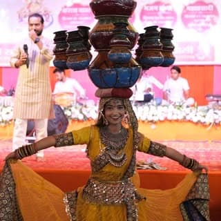 Shrasti suthar dance