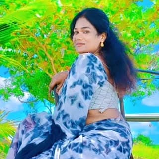 தனிமையின் காதலி...