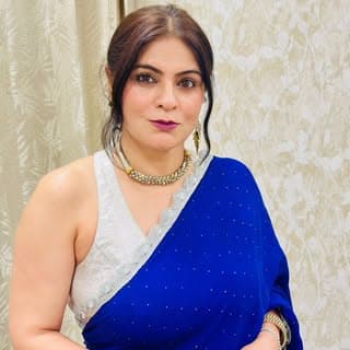 Naveena | Elegant Saree Looks