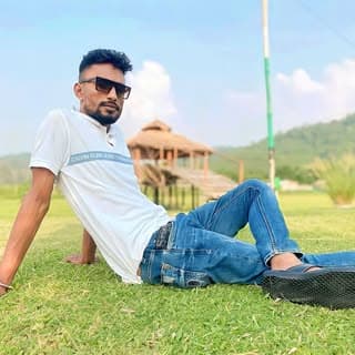 Mukaddis Alam