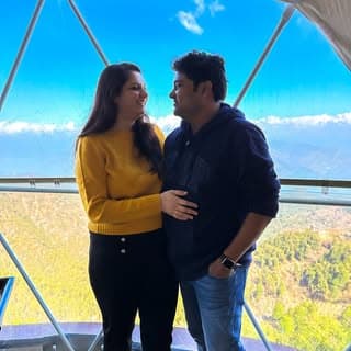 Jes & Naved 🌸 Travel & Lifestyle