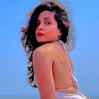 Dr. Priyanka Dongre | Yogini🧘🏻♀️💜
