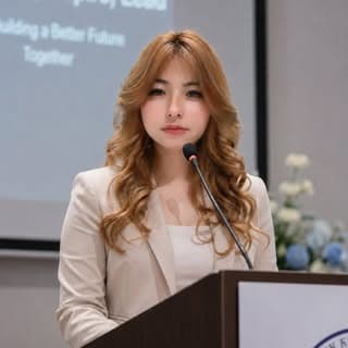 Julie Zhimomi
