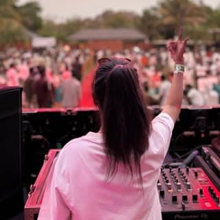 dj_ishika_official