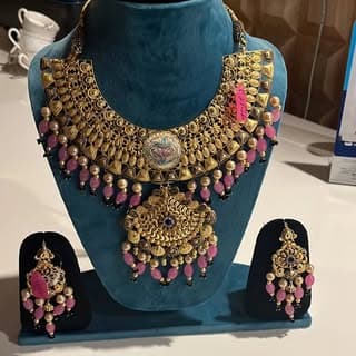 Reshi ornaments