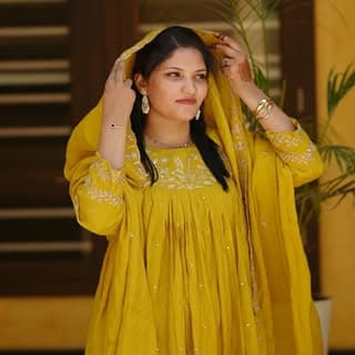 Shahna Farhath V