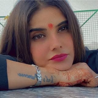๐Aparna๐