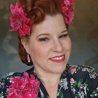 Sarah Bloor • vintage hairstylist & flower accessories designer